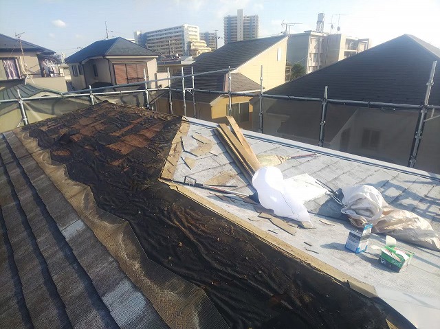 習志野市S様邸の屋根修繕工事-スレート材の一部撤去